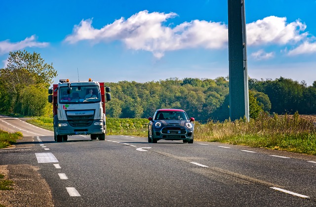 Dépassement par la droite : pourquoi est-ce interdit par la loi ?