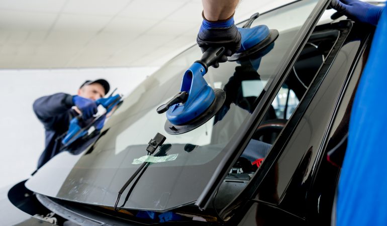 Faites appel à l’entreprise Concept Pare-Brise pour changer la vitre arrière de votre voiture 