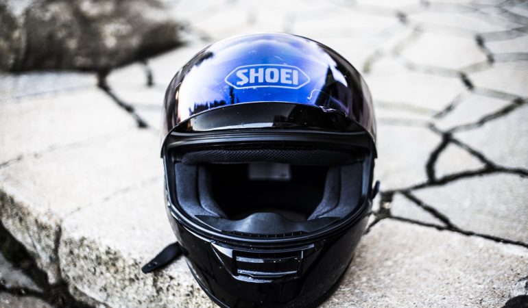 Les critères pour choisir votre casque moto connecté