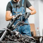 Guide pour remplacer les ampoules de phare avant d’une voiture