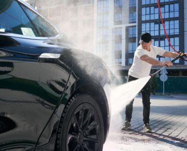 13-5 étapes pour un nettoyage de voiture impeccable à la maison