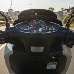 Les accessoires incontournables pour améliorer votre expérience en scooter