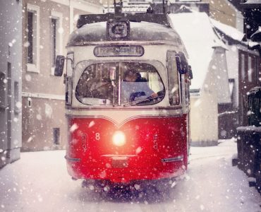 découvrez les défis du transport routier : congestion, sécurité, durabilité et innovations technologiques. explorez comment ces enjeux façonnent l'avenir du transport et améliorent l'efficacité logistique.