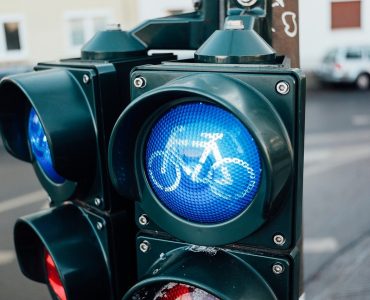 découvrez les dernières tendances du transport routier, incluant les innovations technologiques, l'impact environnemental et les évolutions des modèles de logistique. restez informé des changements clés qui façonnent l'avenir du transport sur route.